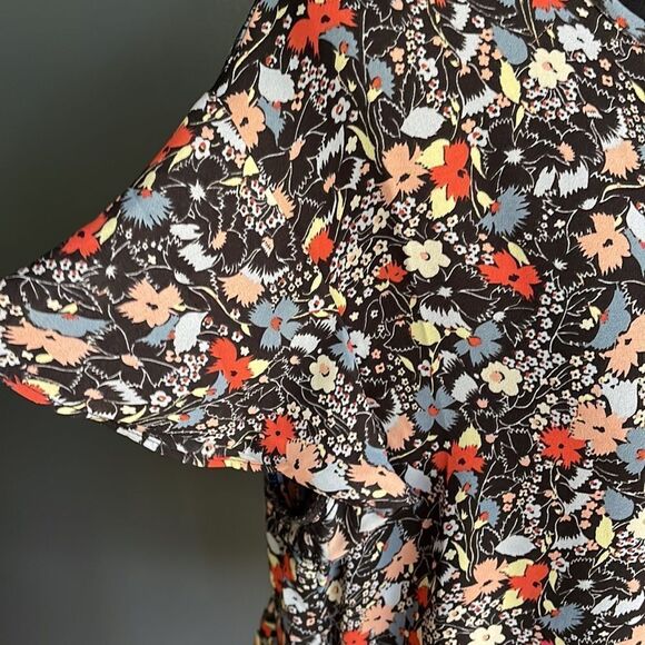 GAP floral crepe keyhole tie neckline glitter sleeve ruffle hem top. Medium. - Picture 3 of 5